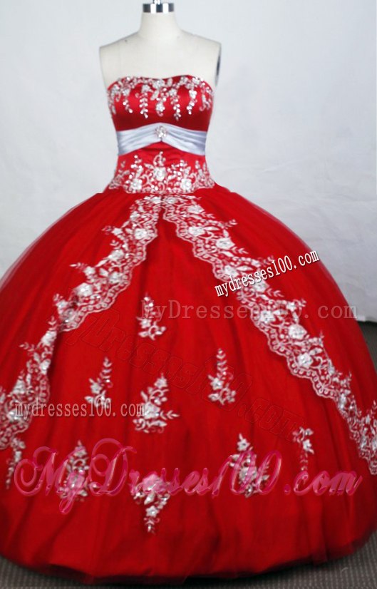 Red Taffeta Quince Dresses with White Lace Hem and Embroidery